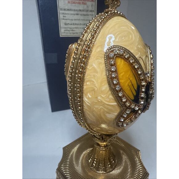 Kingspoint Design Egg With Butterflies Collection Music Box. Faux Marble Egg - Picture 7 of 12